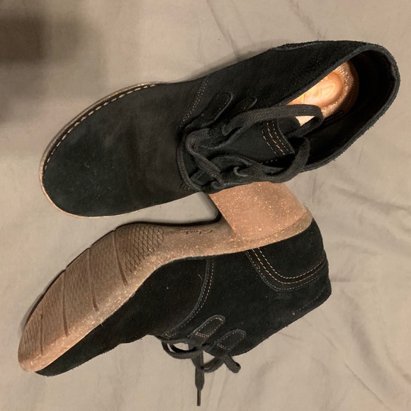 Clarks Women's Carleta Lyon Ankle Bootie - Picture 2 of 5